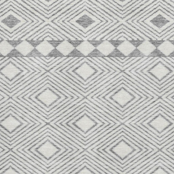 HomeRoots 5' X 8' Gray and Ivory Geometric Area Rug – Washable, UV Resistant, Durable, Perfect for Busy Homes! 671374