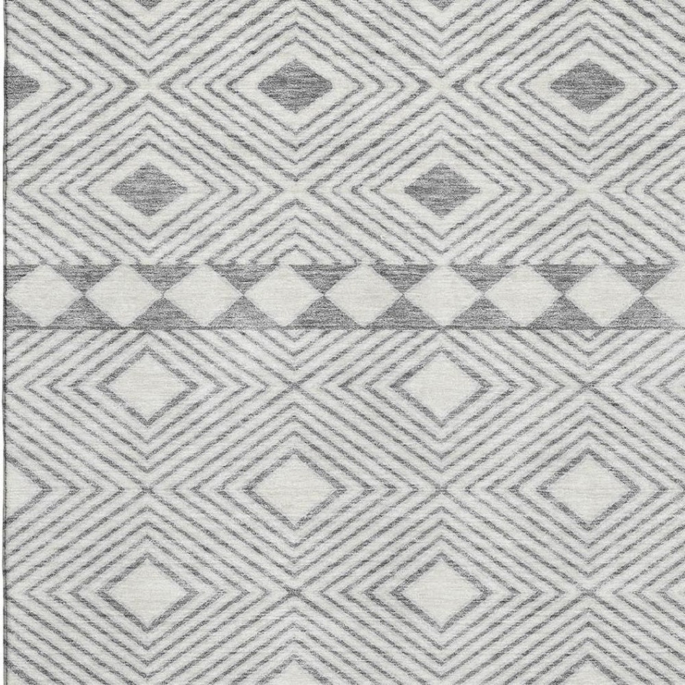 HomeRoots 8' X 10' Washable Gray and Ivory Geometric Area Rug with UV Protection – Stylish, Durable, Easy-Care! 671376