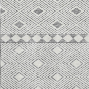 HomeRoots 8' X 10' Washable Gray and Ivory Geometric Area Rug with UV Protection – Stylish, Durable, Easy-Care! 671376
