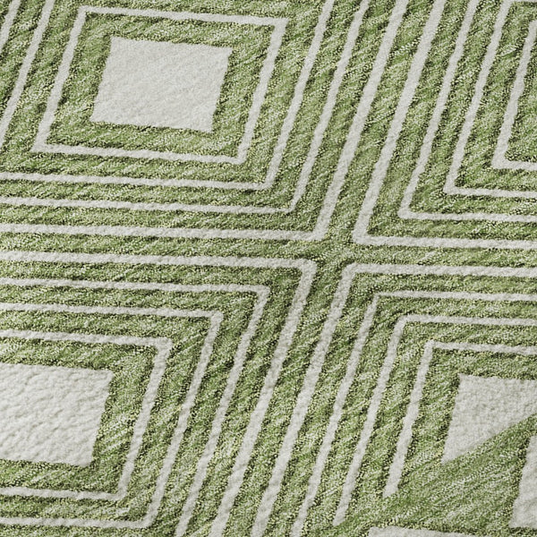 HomeRoots 8' Green Geometric Washable Round Rug with UV Protection - Durable, Stylish & Easy to Clean! 671381