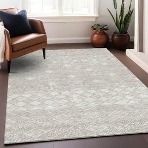 HomeRoots 5' X 8' Ivory and Beige Geometric Area Rug - Washable, UV Protected, Stain-Resistant for High Traffic 671386
