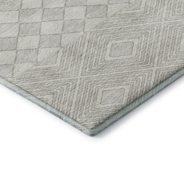 HomeRoots 5' X 8' Ivory and Beige Geometric Area Rug - Washable, UV Protected, Stain-Resistant for High Traffic 671386