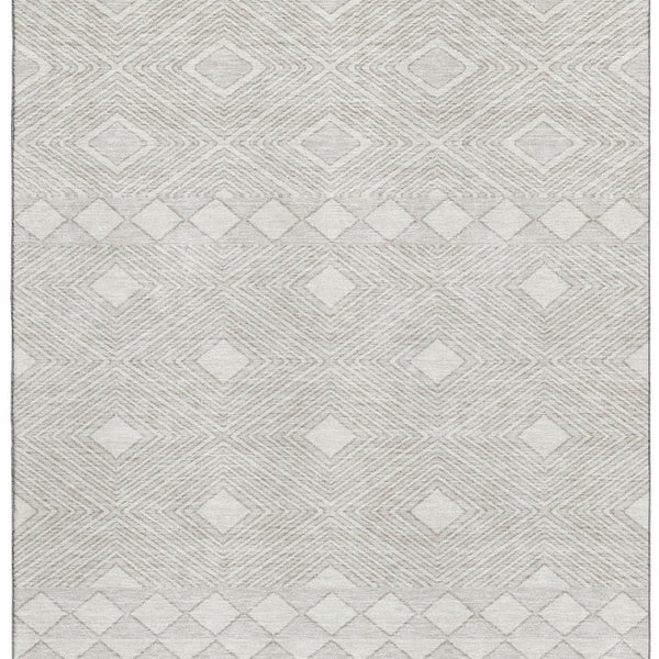 HomeRoots 5' X 8' Ivory and Beige Geometric Area Rug - Washable, UV Protected, Stain-Resistant for High Traffic 671386