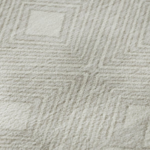HomeRoots 8' Ivory and Beige Geometric Round Rug - Washable, UV Protected, Durable for High-Traffic Areas 671387