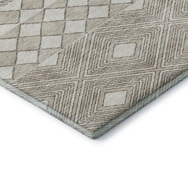 HomeRoots 8' Taupe and Beige Geometric Round Rug - Washable, UV-Protected, Stylish for High-Traffic Areas 671405