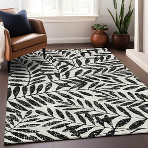 HomeRoots 5' Black and Beige Floral Washable Area Rug - Durable, Stain Resistant with UV Protection for Homes 671422