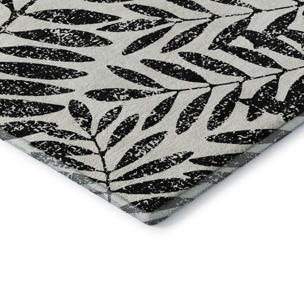 HomeRoots 8' Black and Beige Floral Washable Round Rug – Stylish, Durable, and UV-Protected for Any Room 671423