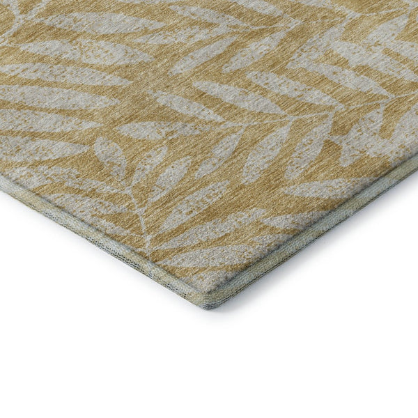 HomeRoots 8' Gold and Ivory Floral Washable Round Rug - UV Protected, Stain Resistant, Perfect for Busy Homes! 671441