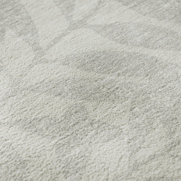 HomeRoots 8' Ivory and Beige Floral Round Rug - Washable, UV Protected, Perfect for Family Rooms & Play Areas! 671459