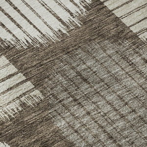 HomeRoots 8' Brown And Ivory Geometric Round Rug - Washable, UV Protected, Durable for High-Traffic Spaces 671519