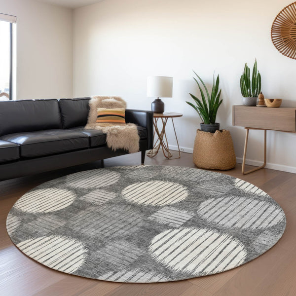 HomeRoots 8' Charcoal and Ivory Geometric Round Rug – Washable, UV-Protected, Perfect for Modern Spaces! 671525