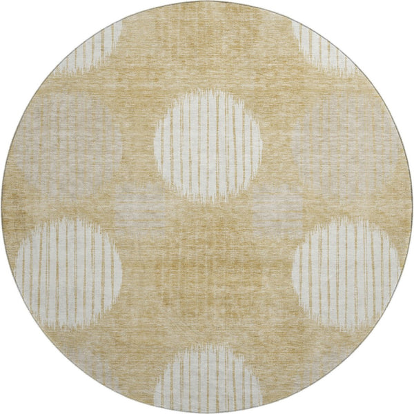 HomeRoots 8' Gold And Ivory Geometric Round Rug - Stylish, Washable, UV Protected for Family and Pet Spaces 671531