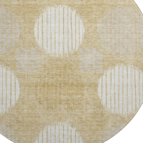 HomeRoots 8' Gold And Ivory Geometric Round Rug - Stylish, Washable, UV Protected for Family and Pet Spaces 671531