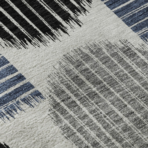 HomeRoots 8' Geometric Gray Blue and Silver Round Rug - Stylish, Washable, UV Protected for Family Spaces 671537