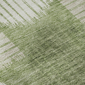 HomeRoots 8' Modern Green & Beige Geometric Round Rug – Washable, UV-Protected, Stain-Resistant, Durable Design 671543