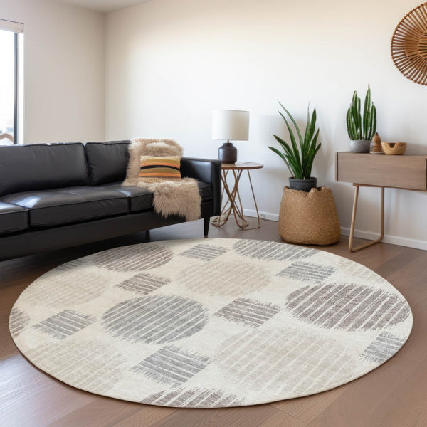 HomeRoots 8' Ivory Beige and Gray Geometric Round Rug - Washable, UV-Protected, Family-Friendly Decor Piece 671549