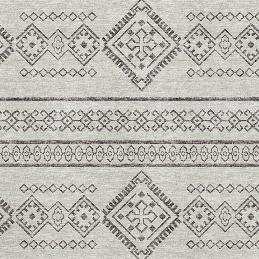 HomeRoots 5' X 8' Beige And Taupe Southwestern Area Rug - Washable, UV-Protected, Stain-Resistant Design! 671590