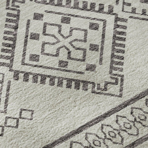 HomeRoots 8' Beige and Taupe Southwestern Round Area Rug - Washable, Stain-Resistant, UV Protected Design 671591