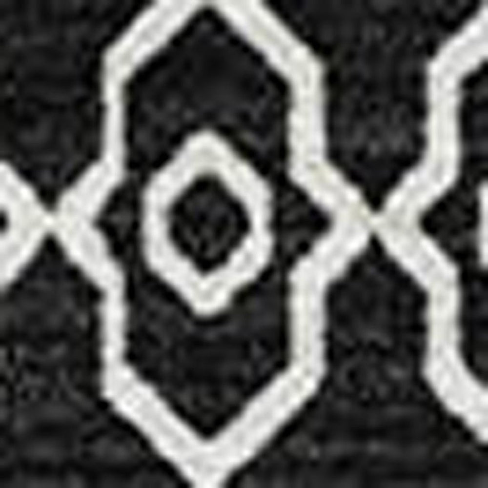 HomeRoots 5' X 8' Black And Ivory Southwestern Area Rug – Washable, UV Protected, Stylish & Durable! 671596