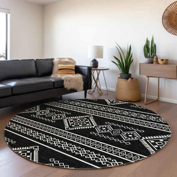 HomeRoots 8' Black And Ivory Southwestern Round Rug – Washable, UV Protected & Perfect for Busy Homes 671597