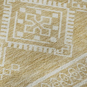 HomeRoots 8' Gold And Ivory Southwestern Round Rug – Washable, UV Protected, Stylish & Durable for Homes 671621