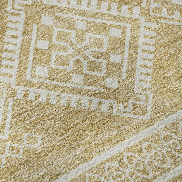 HomeRoots 8' Gold And Ivory Southwestern Round Rug – Washable, UV Protected, Stylish & Durable for Homes 671621