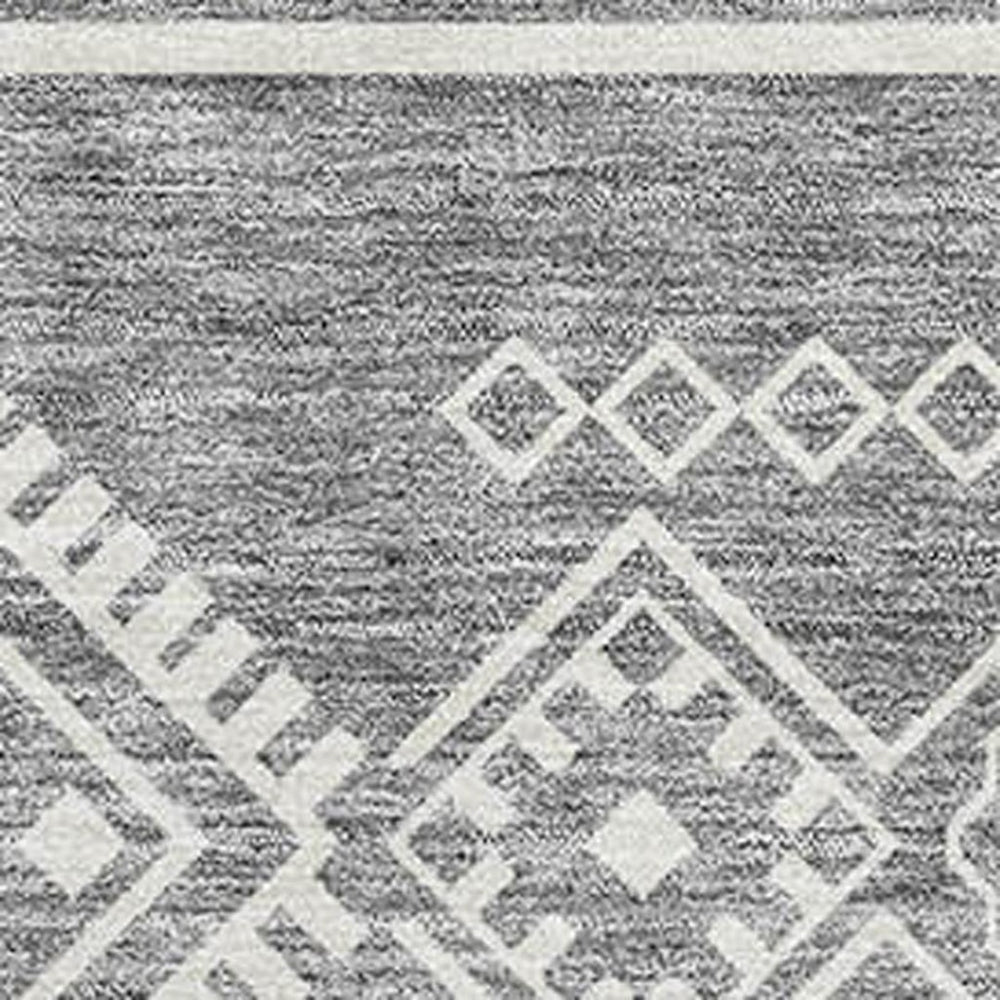 HomeRoots 5' X 8' Gray and Ivory Southwestern Area Rug - Washable, UV-Protected, Stain-Resistant, Kid-Friendly! 671626