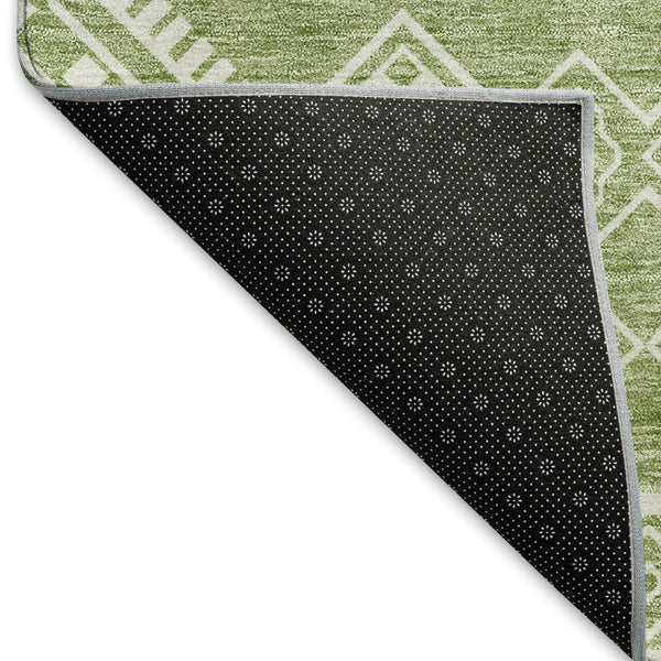 HomeRoots 8' Green and Ivory Southwestern Round Rug – Washable, UV-Protected, Stain-Resistant, Durable Design 671633
