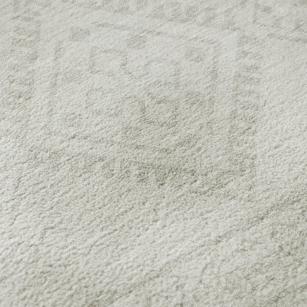 HomeRoots 8' Ivory and Beige Southwestern Round Rug - Washable, UV Protected, Durable, Ideal for High-Traffic Areas 671639