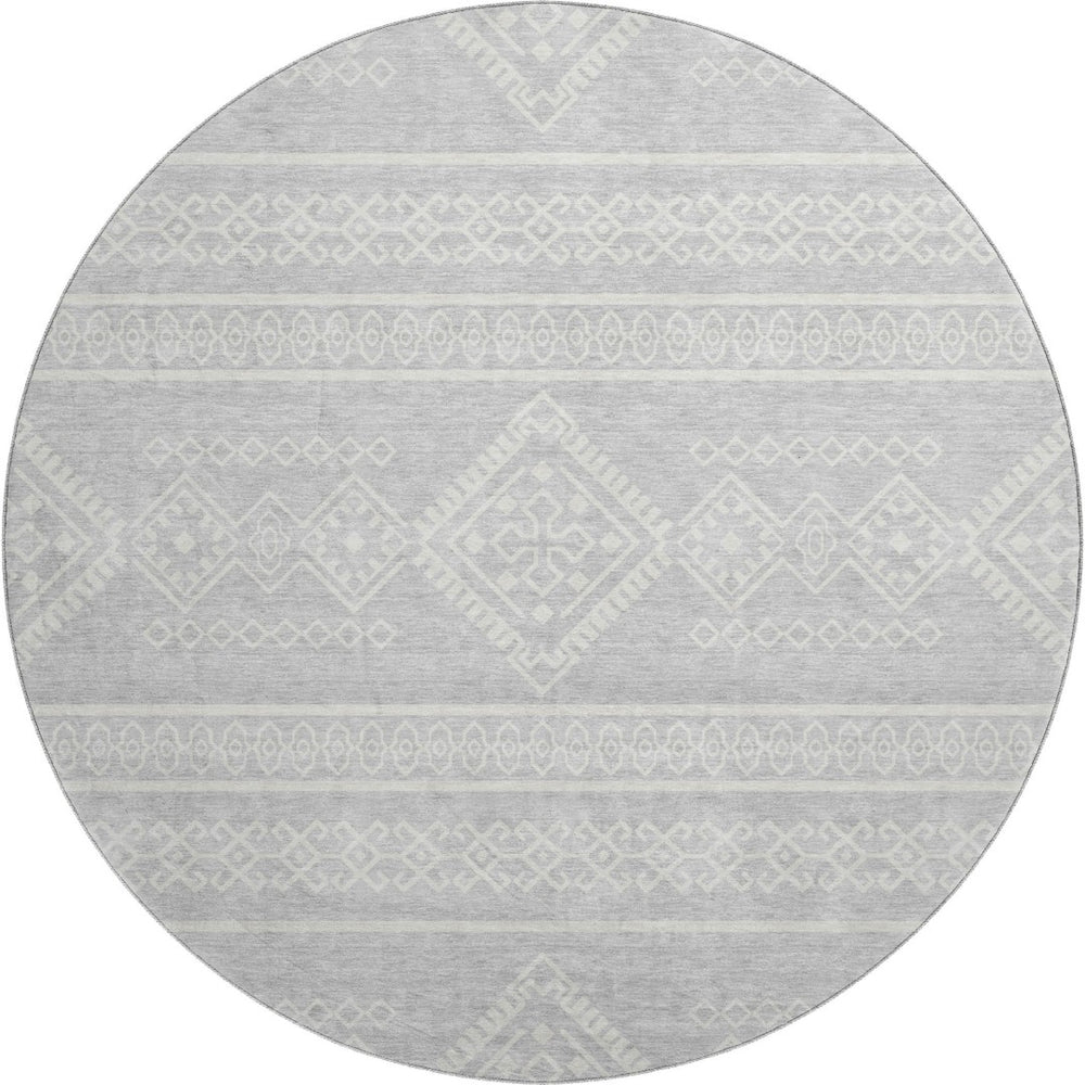 HomeRoots 8' Southwestern Round Rug in Silver & Ivory - Washable, UV Protected & Perfect for Busy Homes! 671669