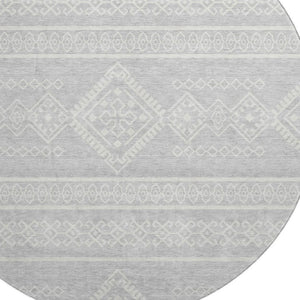 HomeRoots 8' Southwestern Round Rug in Silver & Ivory - Washable, UV Protected & Perfect for Busy Homes! 671669
