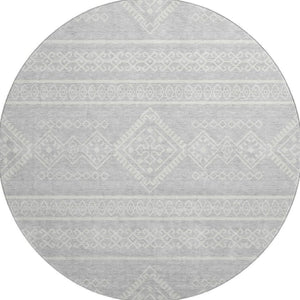 HomeRoots 8' Southwestern Round Rug in Silver & Ivory - Washable, UV Protected & Perfect for Busy Homes! 671669