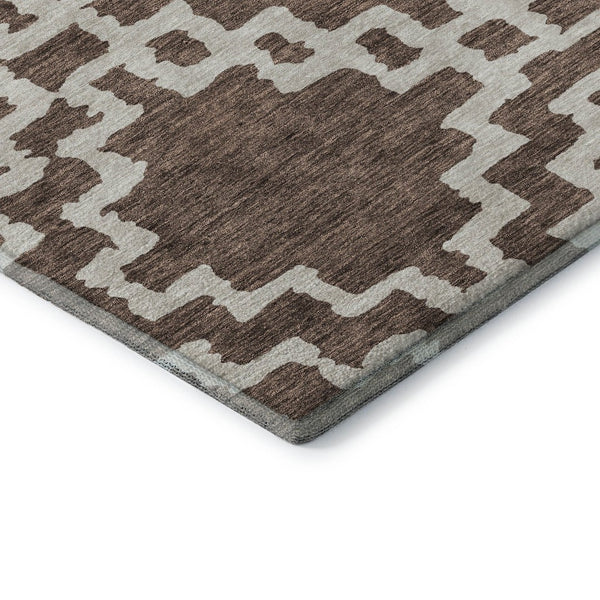HomeRoots 8' Brown And Beige Abstract Geometric Round Rug - Washable, UV Protected, Stain-Resistant Design! 671705