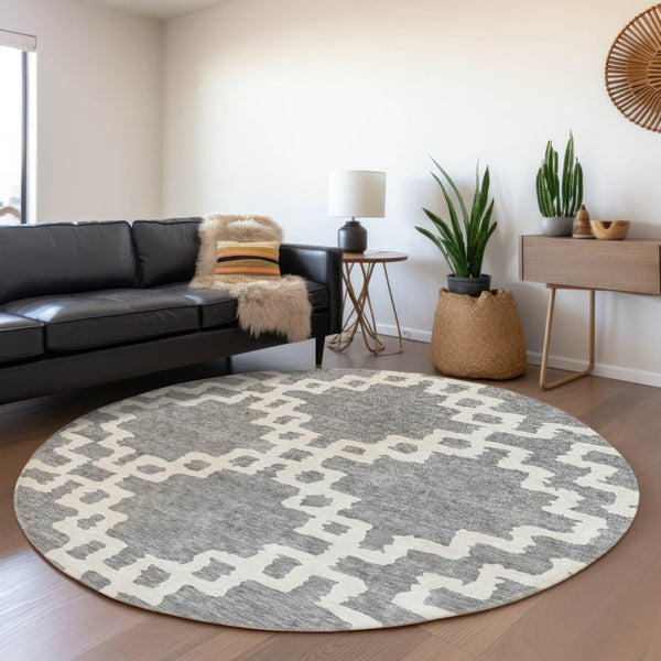 HomeRoots 8' Gray and Ivory Abstract Geometric Round Rug - Washable, UV Protected, Ideal for Busy Homes! 671717