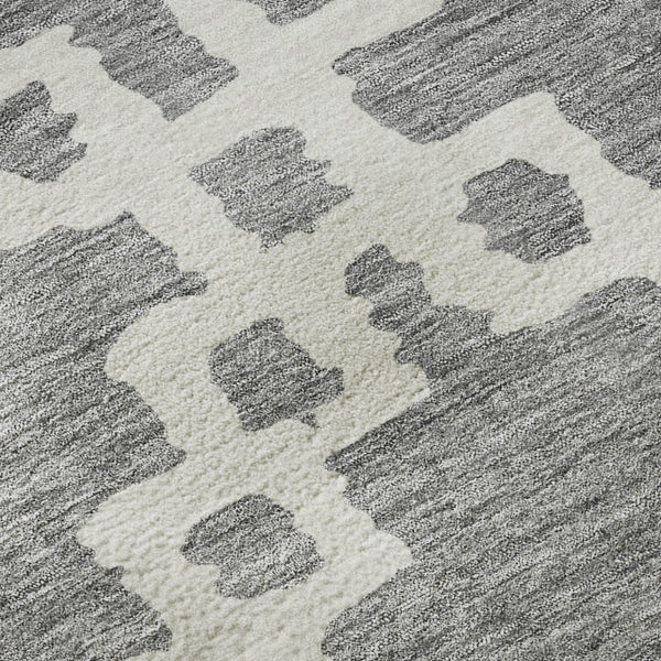HomeRoots 8' Gray and Ivory Abstract Geometric Round Rug - Washable, UV Protected, Ideal for Busy Homes! 671717