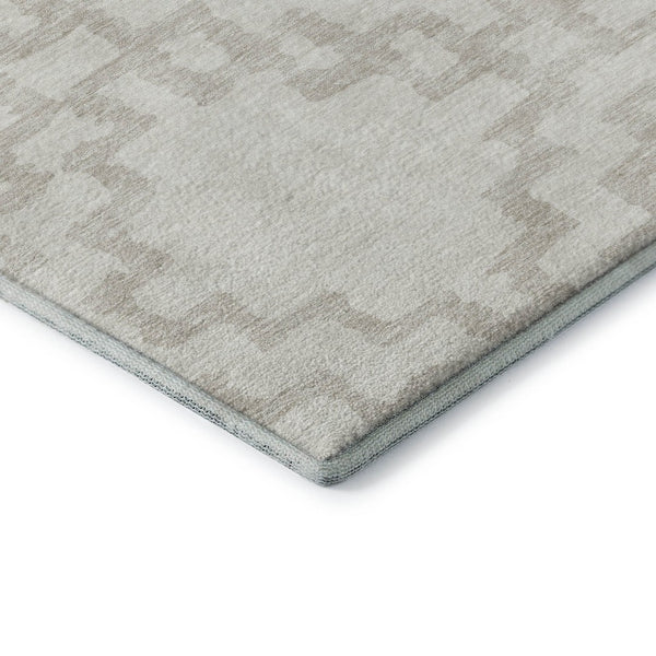 HomeRoots 8' Ivory & Beige Abstract Geometric Round Rug - Washable, UV Protected, Durable & Stylish Design! 671723