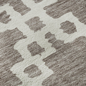 HomeRoots 8' Taupe and Ivory Abstract Geometric Round Rug – Washable, UV Protected, Ideal for High-Traffic Areas 671747