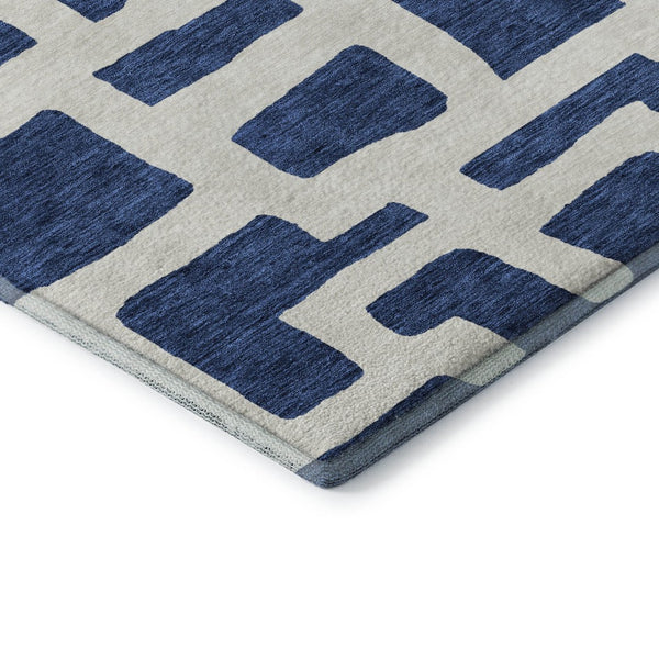 HomeRoots 8' Navy Blue and Ivory Abstract Geometric Round Rug - Washable, UV-Protected, Durable & Stylish! 671813