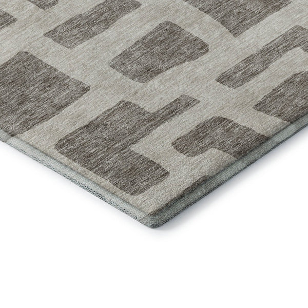 HomeRoots 8' Taupe and Beige Abstract Geometric Round Rug - Washable, UV-Protected, Perfect for High Traffic Areas 671843