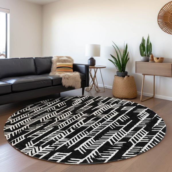 HomeRoots 8' Black And Ivory Tribal Round Rug - Washable, UV Protected, Stain Resistant for Active Homes 672023