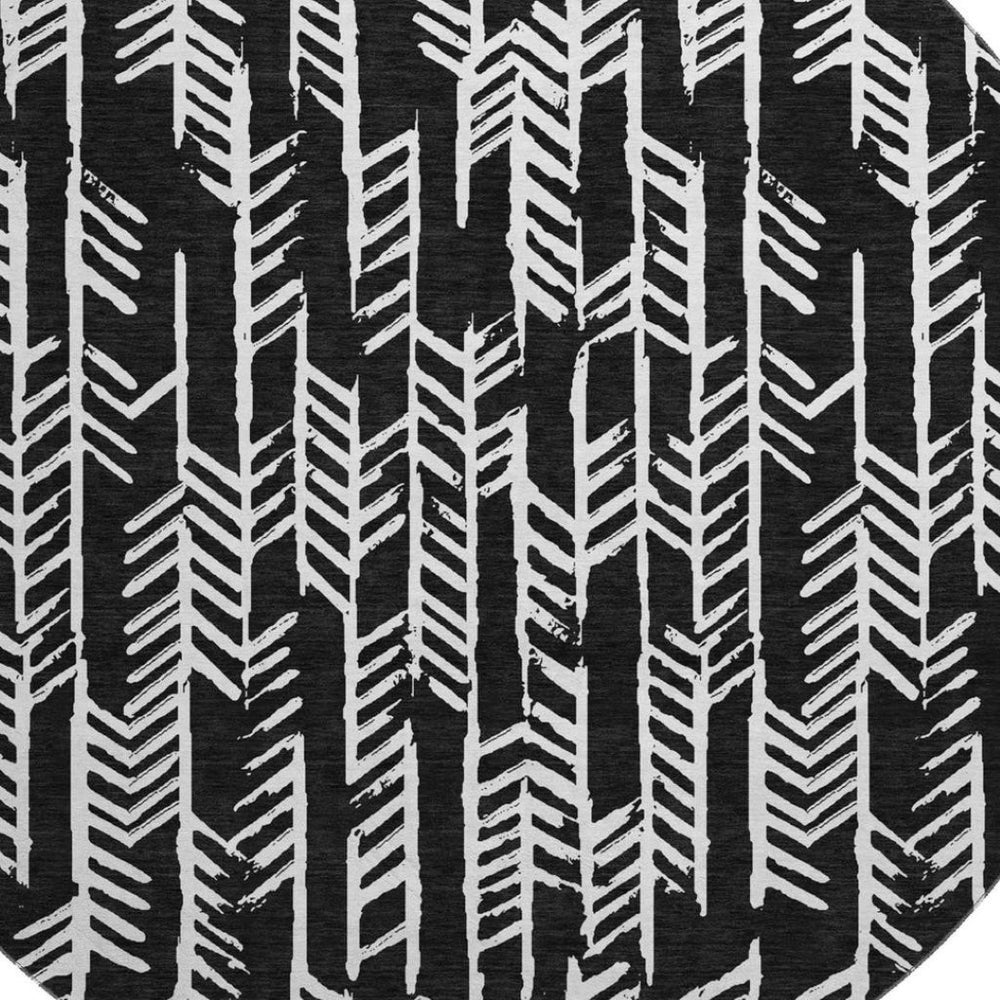 HomeRoots 8' Black And Ivory Tribal Round Rug - Washable, UV Protected, Stain Resistant for Active Homes 672023
