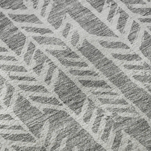 HomeRoots 8' Gray And Ivory Tribal Round Rug - Washable, Stain-Resistant, UV-Protected for High-Traffic Homes 672047