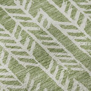 HomeRoots 8' Green and Ivory Tribal Round Rug - Washable, UV Protected, Soft Polyester for Stylish Spaces 672053