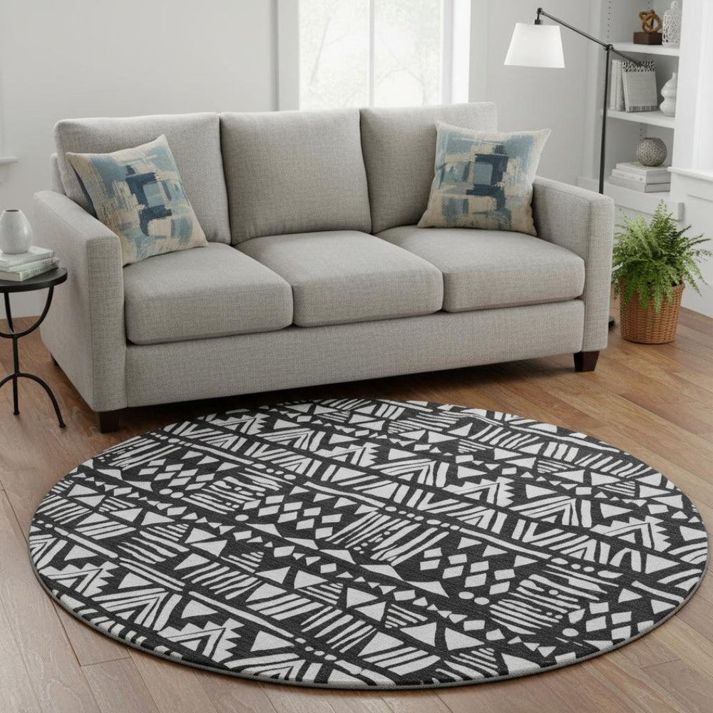 HomeRoots 8' Black And Ivory Southwestern Round Rug - Washable, UV Protected, Durable for Homes with Kids & Pets 672095