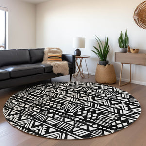 HomeRoots 8' Black And Ivory Southwestern Round Rug - Washable, UV Protected, Durable for Homes with Kids & Pets 672095