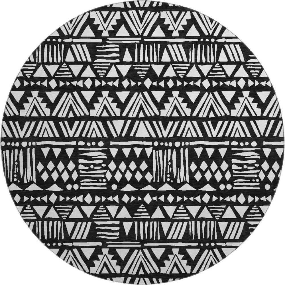 HomeRoots 8' Black And Ivory Southwestern Round Rug - Washable, UV Protected, Durable for Homes with Kids & Pets 672095
