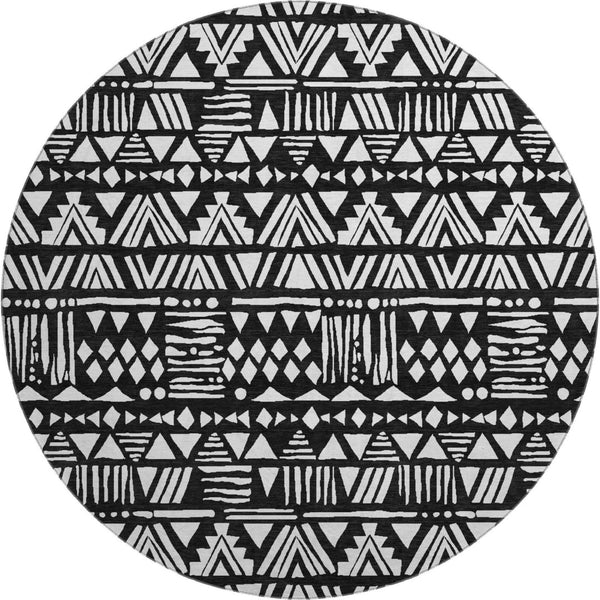 HomeRoots 8' Black And Ivory Southwestern Round Rug - Washable, UV Protected, Durable for Homes with Kids & Pets 672095