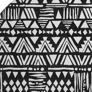 HomeRoots 8' Black And Ivory Southwestern Round Rug - Washable, UV Protected, Durable for Homes with Kids & Pets 672095