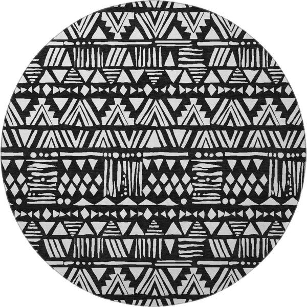 HomeRoots 8' Black And Ivory Southwestern Round Rug - Washable, UV Protected, Durable for Homes with Kids & Pets 672095