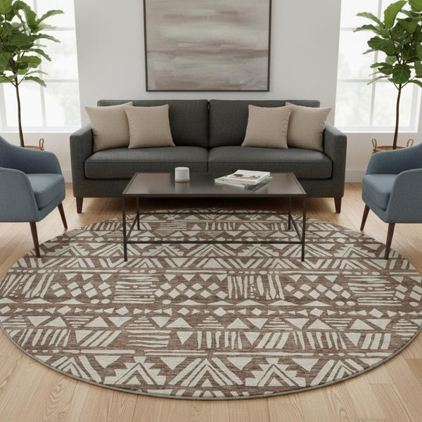 HomeRoots 8' Brown and Beige Southwestern Washable Round Rug - Durable, UV-Protected, Easy-Care Elegance 672101
